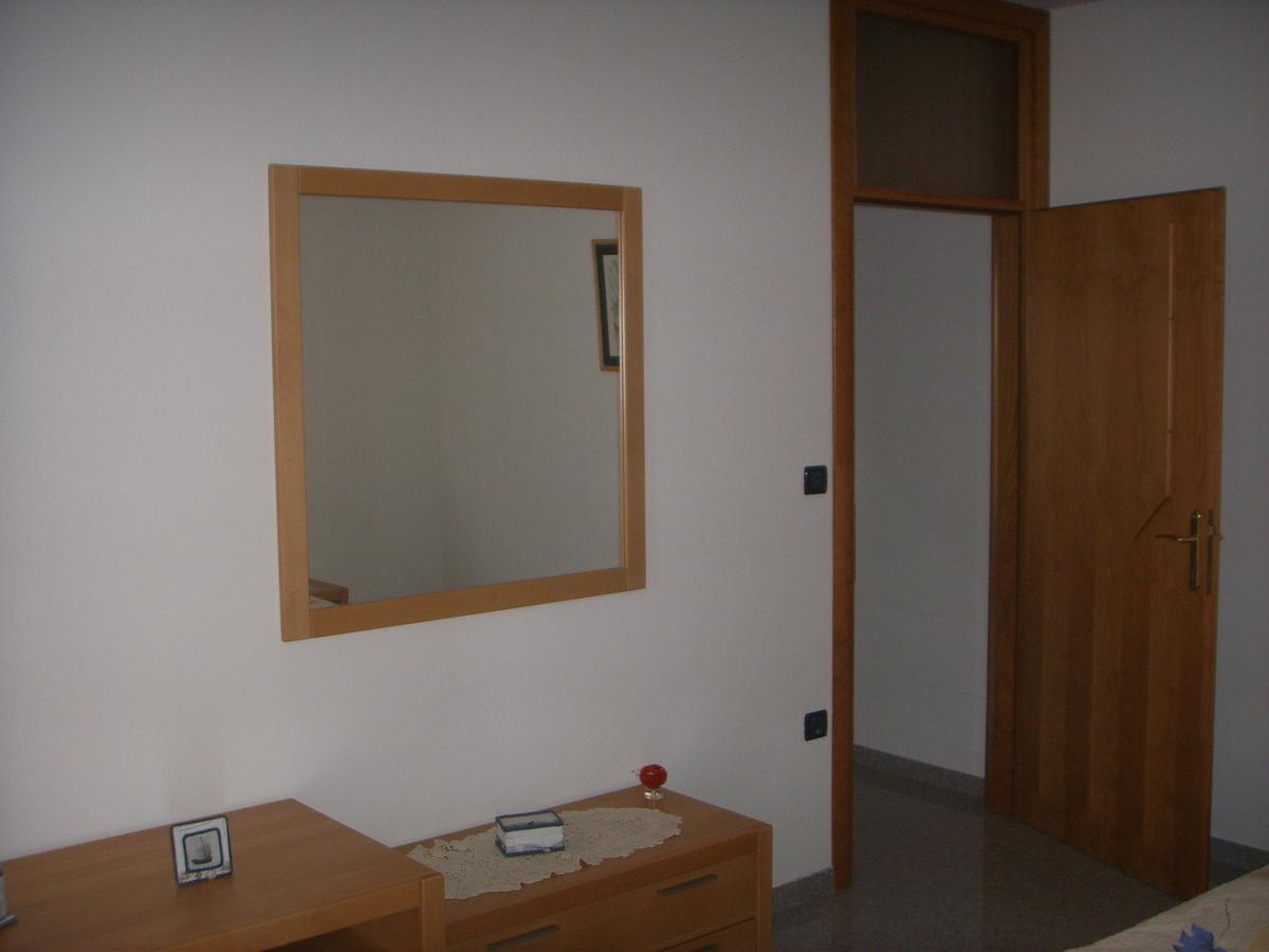 Apartments Ana Wellness S Rovigno Esterno foto