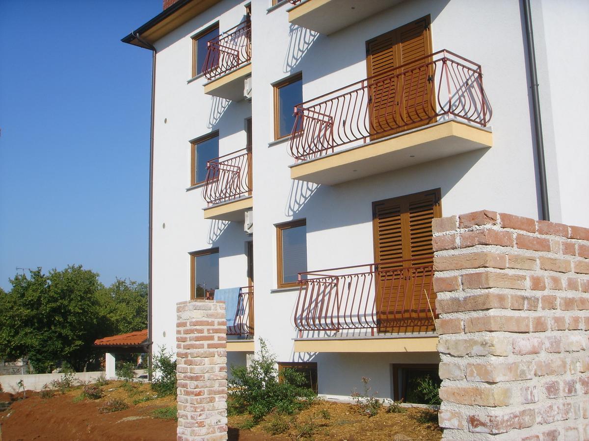 Apartments Ana Wellness S Rovigno Esterno foto